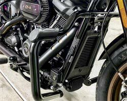 HOGWORKZ M8ソフテイル・マスタッシュエンジンガード ブラック 