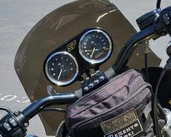 ダイナ、スポーツスター、FXR デュアルメーターマウント (ブラック