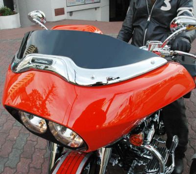 ロードグライド・ウインドシールドトリム　クローム