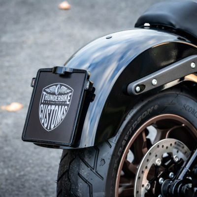 Thunderbike ライセンスプレートマウントブラケット (ブラック) 【M8 ローライダー/S/ST、ヘリテイジクラシック】