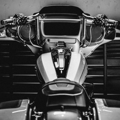 Factory47 CVOストリートグライド・ハンドルバー 12インチ (グロスブラック) 2023以降 CVOストリートグライド、2024以降ストリートグライド