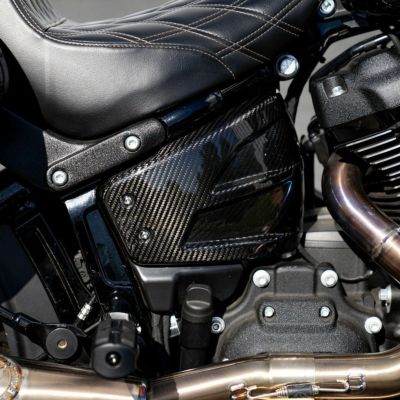 Sawicki Speed M8 ソフテイル カーボンファイバーサイドカバー (デュアルダクトデザイン)