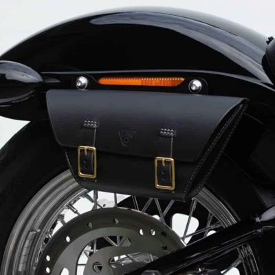 M8 ストリートボブ、スタンダード The Sports 本革サドルバッグ (ブラック) OMEGA RACER