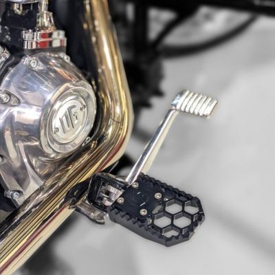 M8 ソフテイル、スポーツスターS、ナイトスター、パンアメリカ ハニカムV3・ライダーフットペグ (ブラック) OG