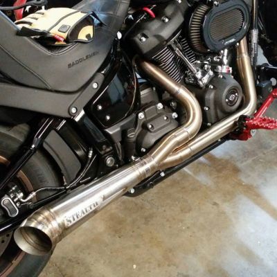 M8 ソフテイル 2-1フルエキゾーストマフラー ターンアウトタイプ (ステンレス) Stealth Pipes