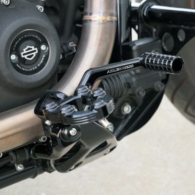 M8 ソフテイル Speedliner ブレーキアーム (ブラック) Arlen Ness