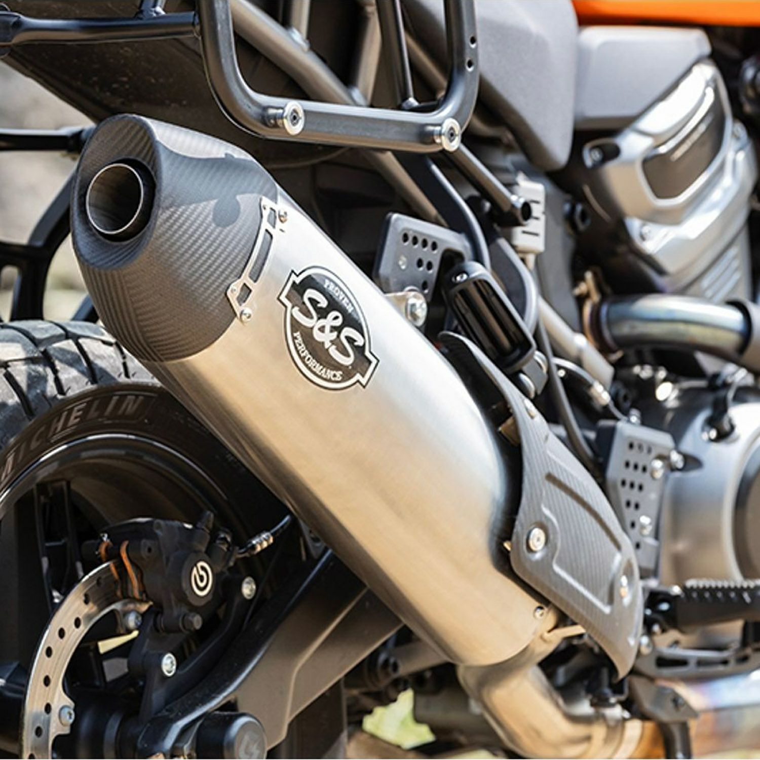 SALE】ハーレー パンアメリカ チタン・スリップオンマフラー AKRAPOVIC 