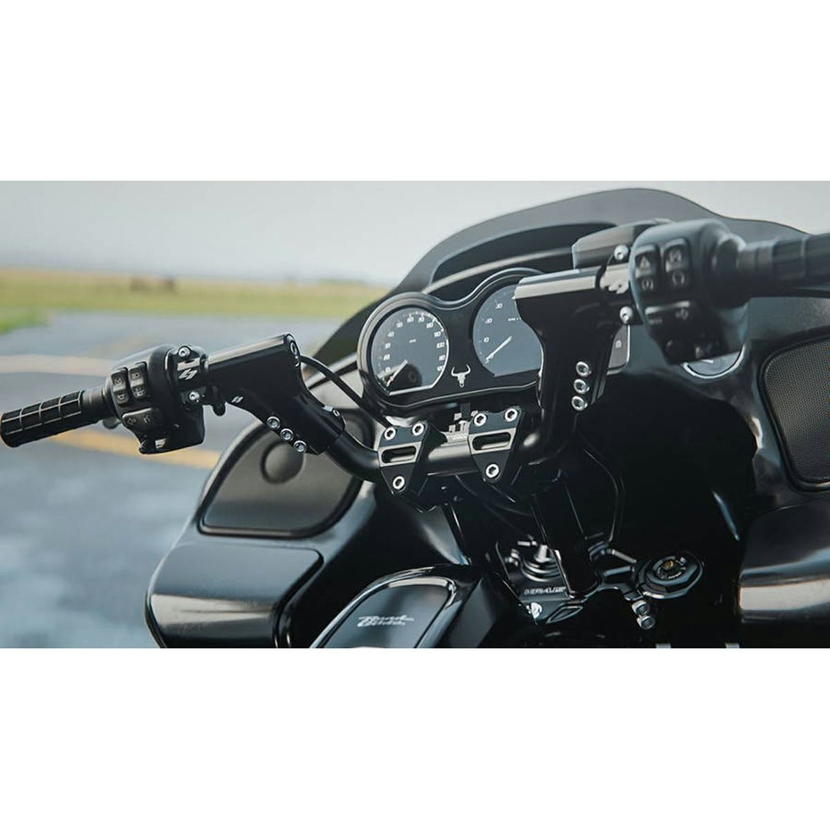 2015～2023 ロードグライド Sandoval Open Road ハンドル/ライザーキット 12.5インチ ゲージマウント付 (ブラック) KRAUS 8