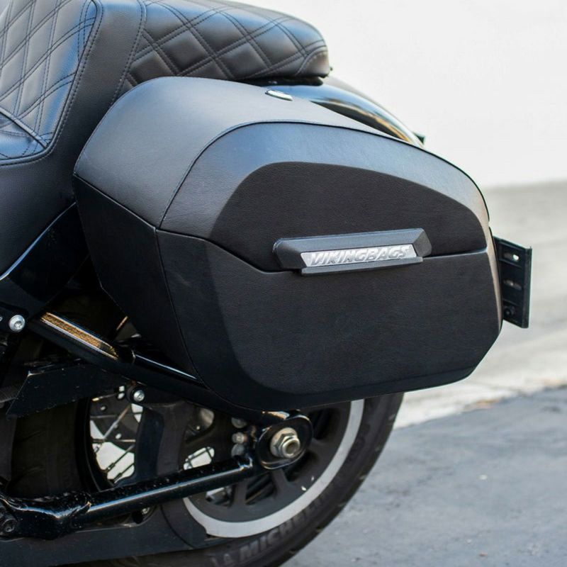 M8 ストリートボブ、スタンダード Darkin 32L クイックマウント・ラージサドルバッグ (レザーラップ) Viking Bags1