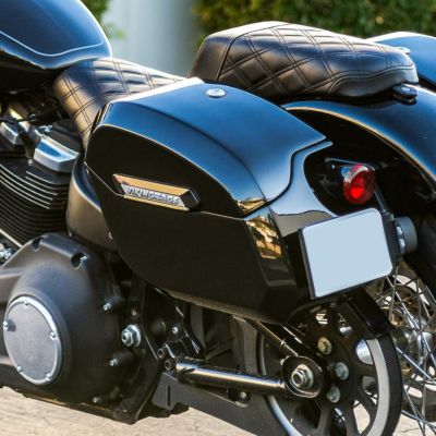 M8 ストリートボブ、スタンダード Darkin 32L クイックマウント・ラージサドルバッグ (グロスブラック) Viking Bags