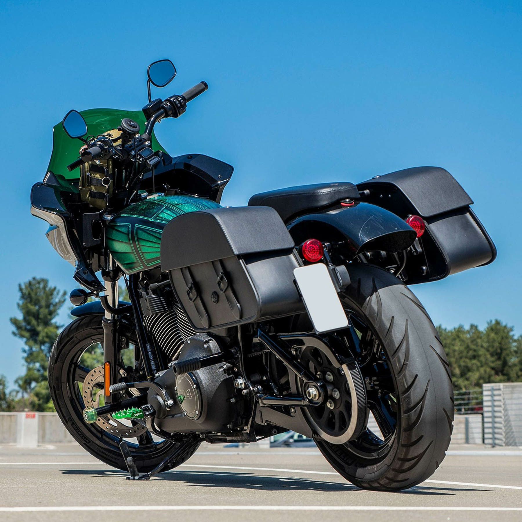 M8 ストリートボブ、スタンダード Baelor 28L クイックマウント・ミディアムサドルバッグ Viking Bags5