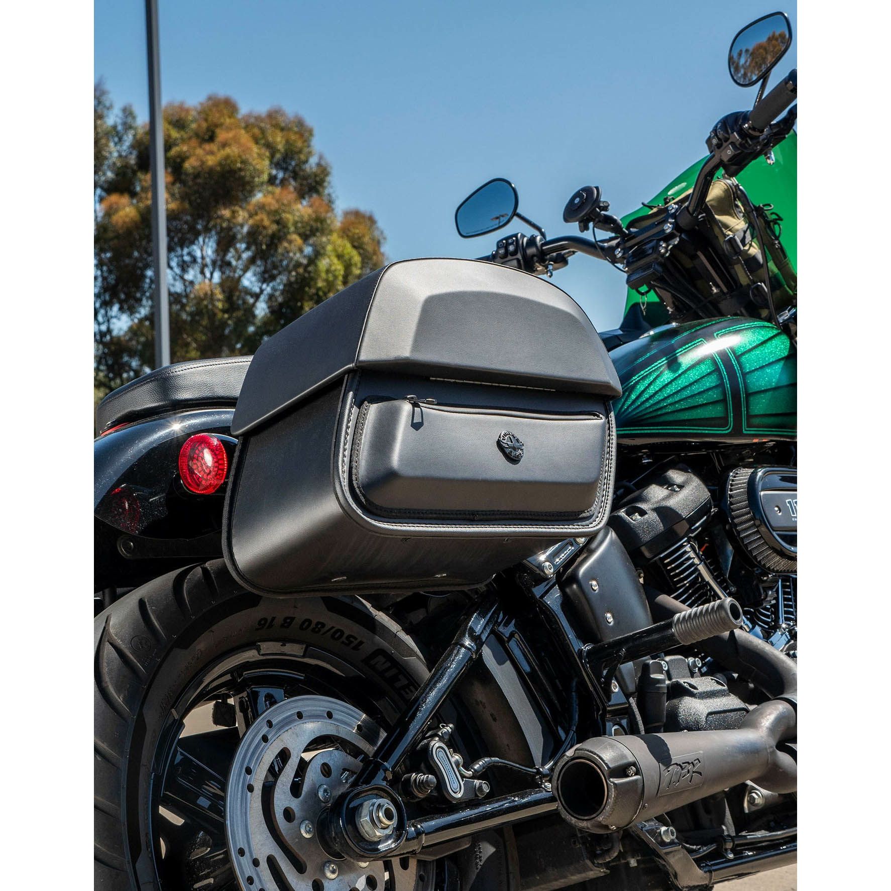 M8 ストリートボブ、スタンダード Pantheon 28L クイックマウント・ミディアムサドルバッグ Viking Bags3