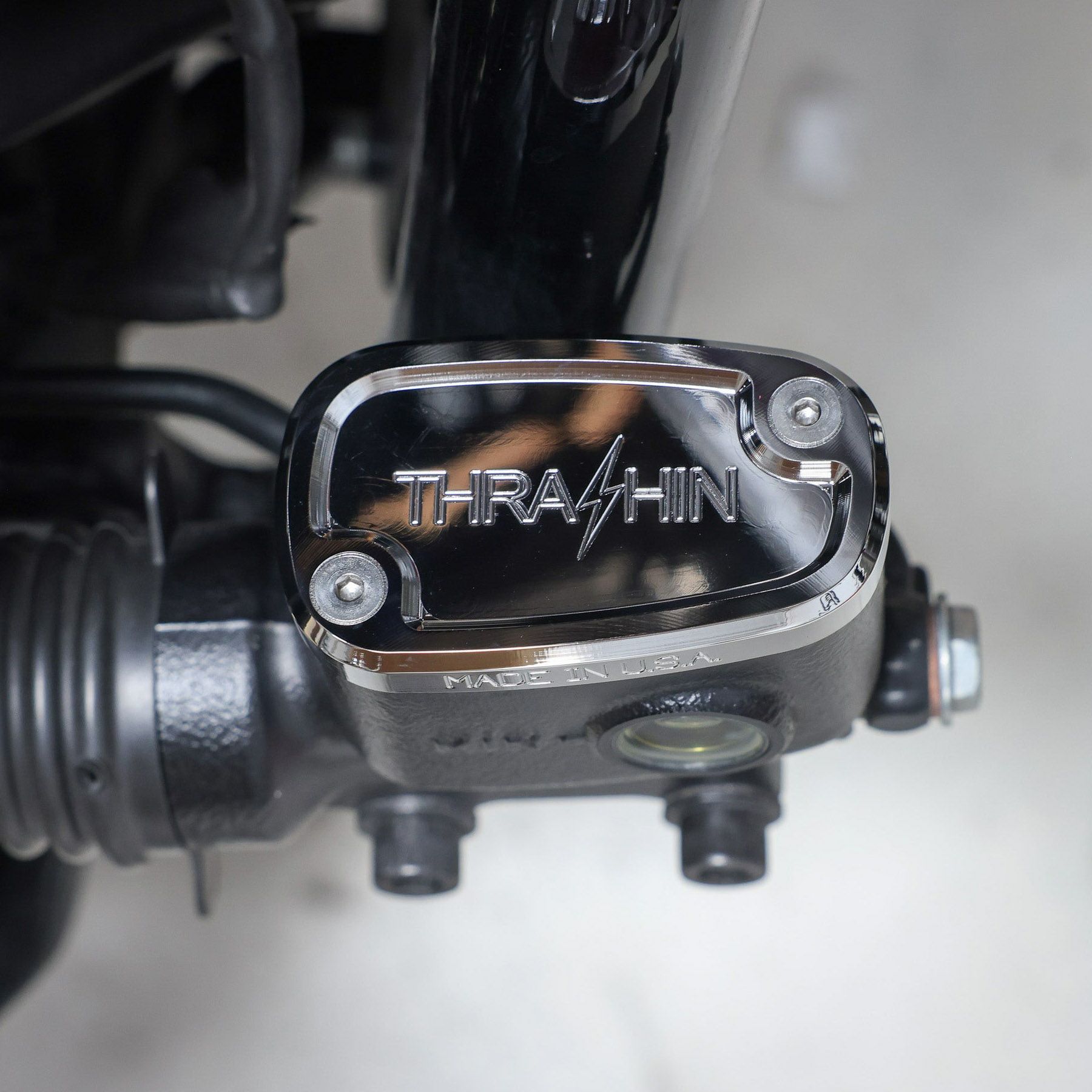 M8 ソフテイル リアブレーキマスターシリンダー・リザーバーキャップ (クローム) Thrashin Supply1