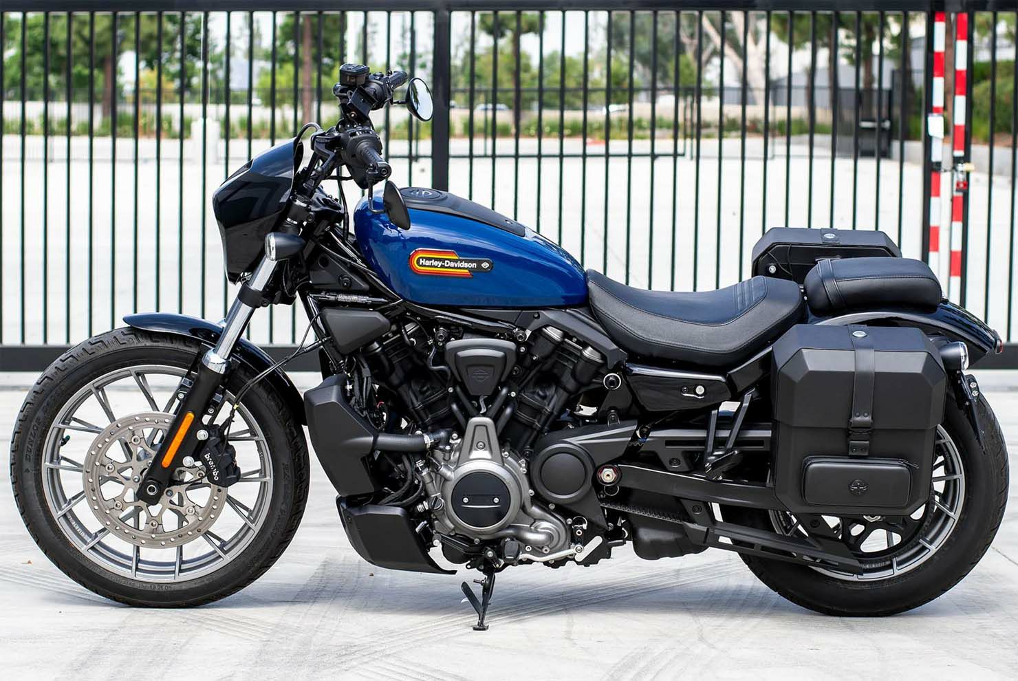 ナイトスター RH975/S Outlaw 15L クイックマウント・ミディアムサドルバッグ (左用) Viking Bags2