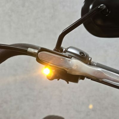 Kellermann ダッシュ ATTO M8ソフテイル用 左フロントウィンカー (マットブラック/クリア)
