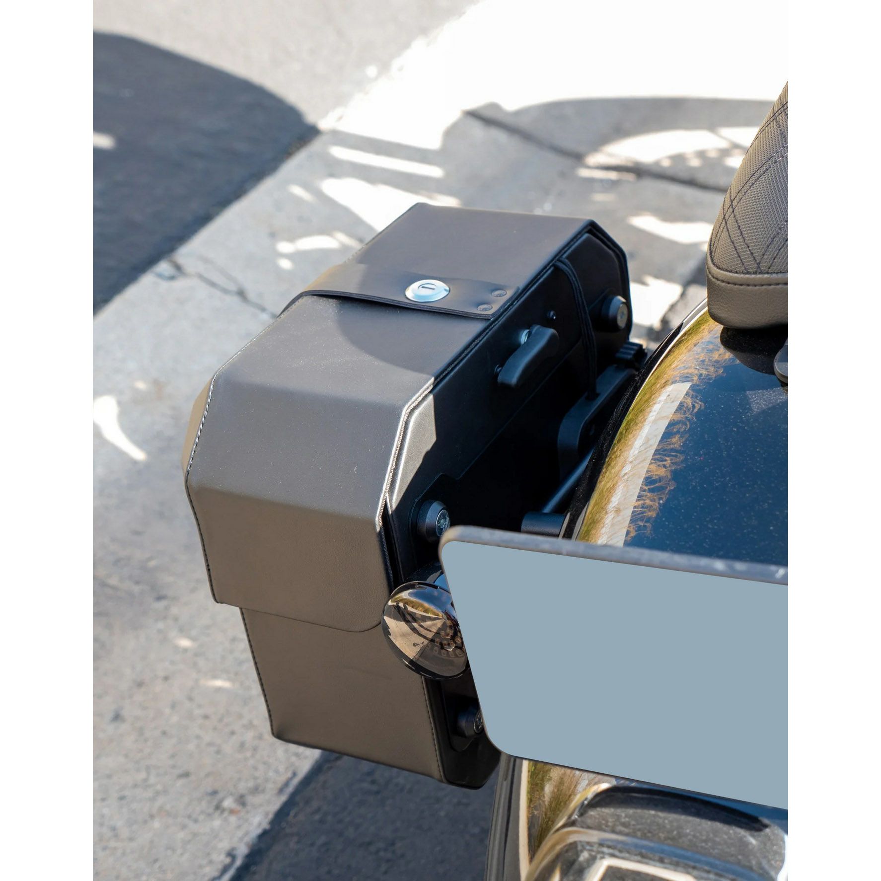 M8 ローライダー/S Outlaw 10L クイックマウント・スモールサドルバッグ (左用) Viking Bags4