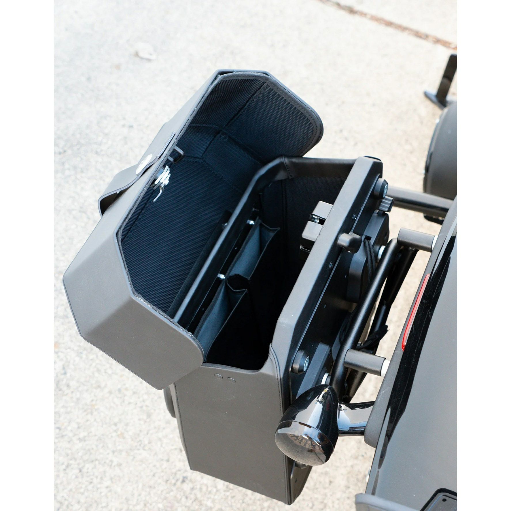 M8 ローライダー/S Outlaw 15L クイックマウント・ミディアムサドルバッグ (左用) Viking Bags6