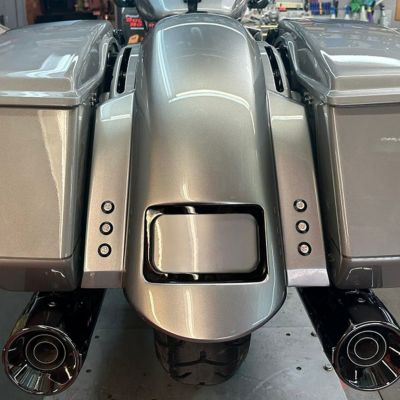 2023以降 CVOロードグライド/ST、CVOストリートグライド ショートスポーツリアフェンダー LEDテールライト付 (ブラック)