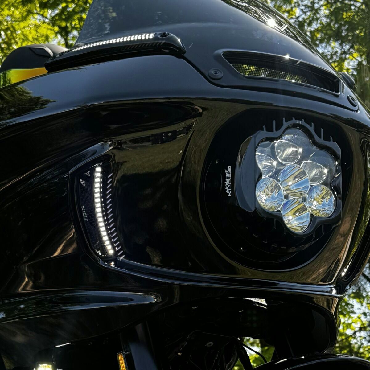 ローライダーST、エルディアブロ Shark Demon 2 LEDヘッドライト 
