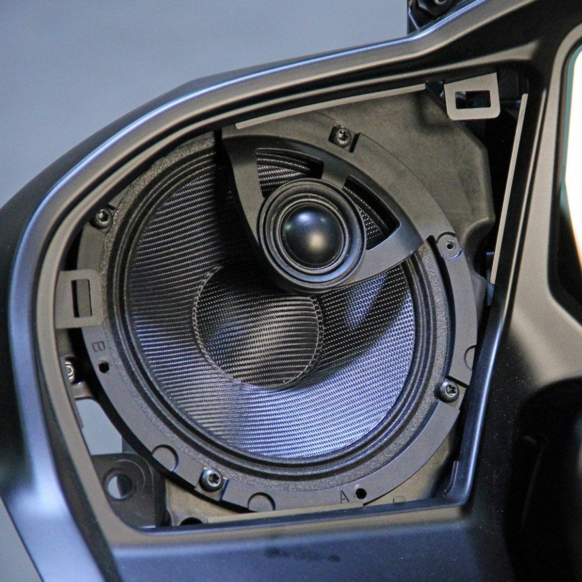 2024以降 ロードグライド、ストリートグライド 6.58インチ Rokker XRP フェアリングスピーカー J&M1