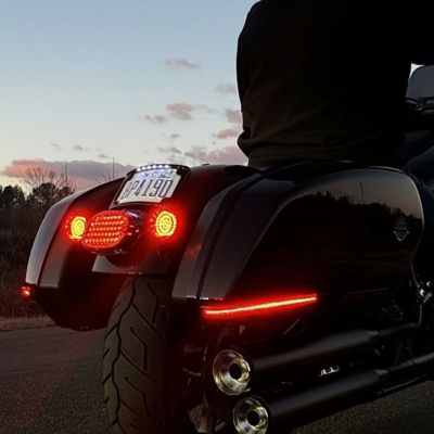 ローライダーST、スポーツグライド サドルバッグライト (レッドレンズ) Custom Dynamics