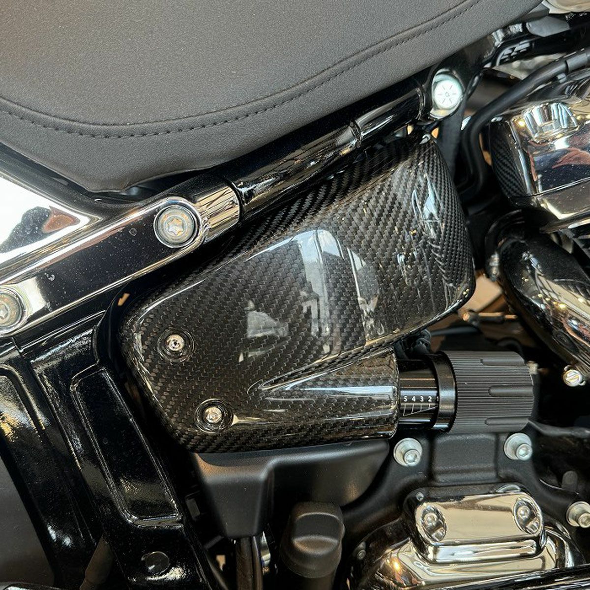 ソフテイル2018以降（M8）用サイドカバー｜ハーレーカスタムパーツ専門店