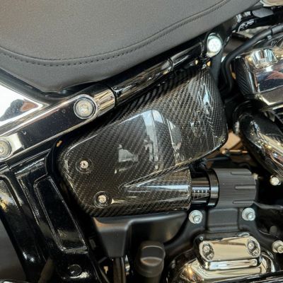 M8 ブレイクアウト、ファットボーイ、スポーツグライド、ファットボブ ドライカーボン サイドカバーセット (綾織り・艶あり) SPEEDRA
