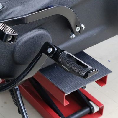 M8 ソフテイル、スポーツスターS、ナイトスター アルミ削り出し ライダーフットペグ (ブラック) SPEEDRA