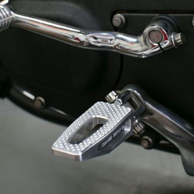 M8 ソフテイル、スポーツスターS、ナイトスター、パンアメリカ P-54 スリム フットペグ (クローム) スラッシンサプライ(THRASHIN SUPPLY)