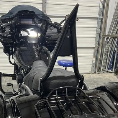 ロードグライド3、フリーホイーラー エクスカリバー・22インチバックレスト/プレーンパッド付 (ブラック) Siouxicide Choppers