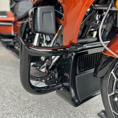 2024以降 ロードグライド、ストリートグライド チョップドエンジンガード (ブラック) Siouxicide Choppers