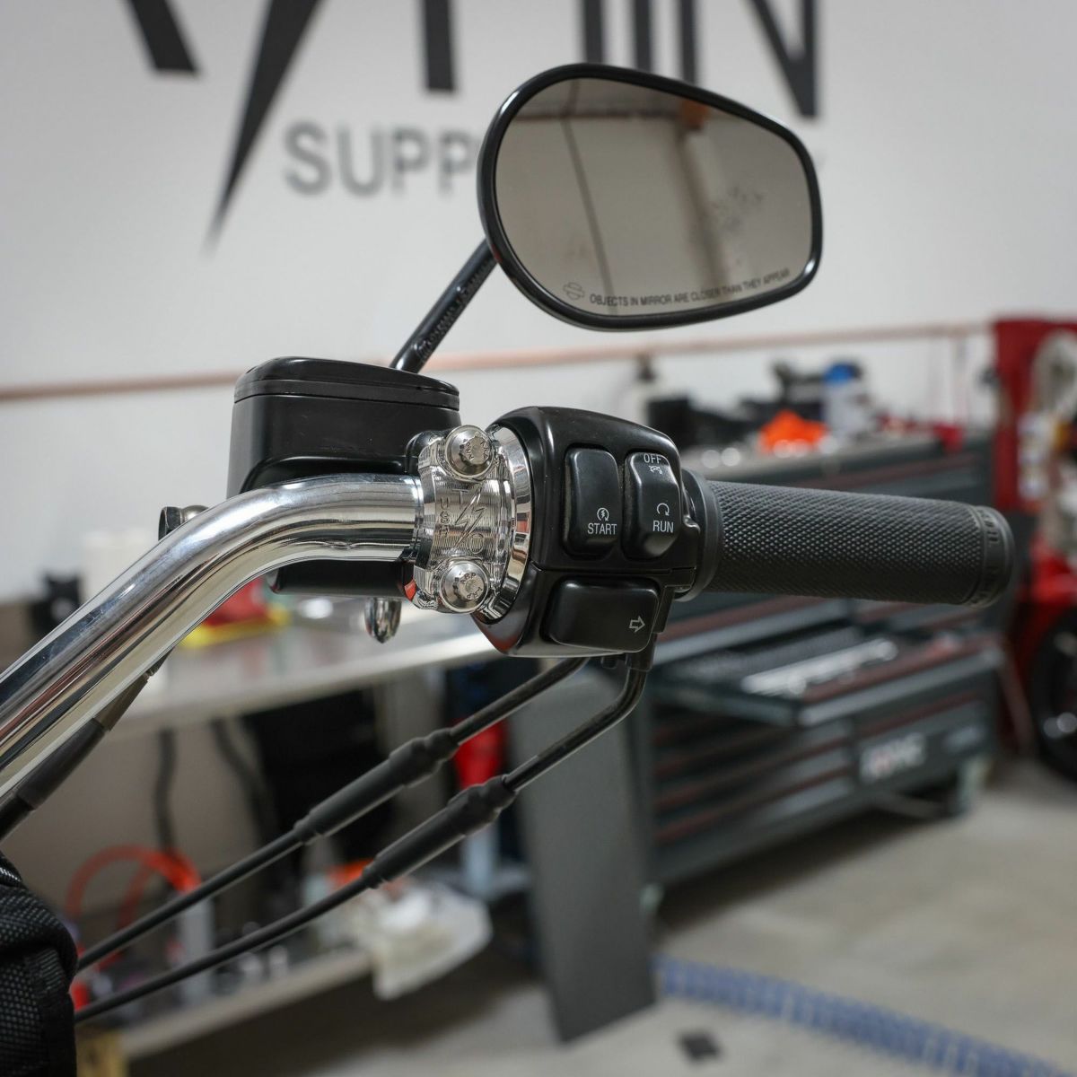 ツーリング、ソフテイル、ダイナ、スポーツスター、FXR スピードウェイ・クラッチ/ブレーキ パーチクランプ (クローム)2