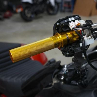 2024以降 ロードグライド、ストリートグライド、2025以降ソフテイル アルミビレットスロットルチューブ (ゴールド) スラッシンサプライ
