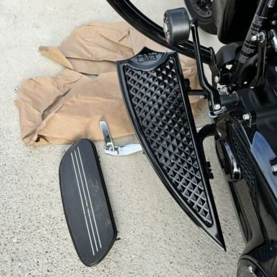 ツーリング、トライク ELEV8 ライダーフロアボード (ブラック) CMC