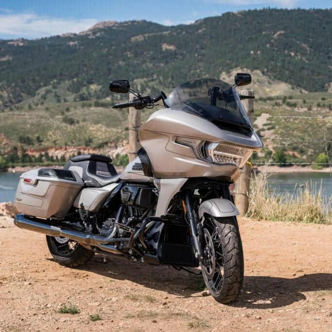  2024以降 ロードグライド ミディアム ウィンドシールド (ダークグレー) クリアビューシールド1