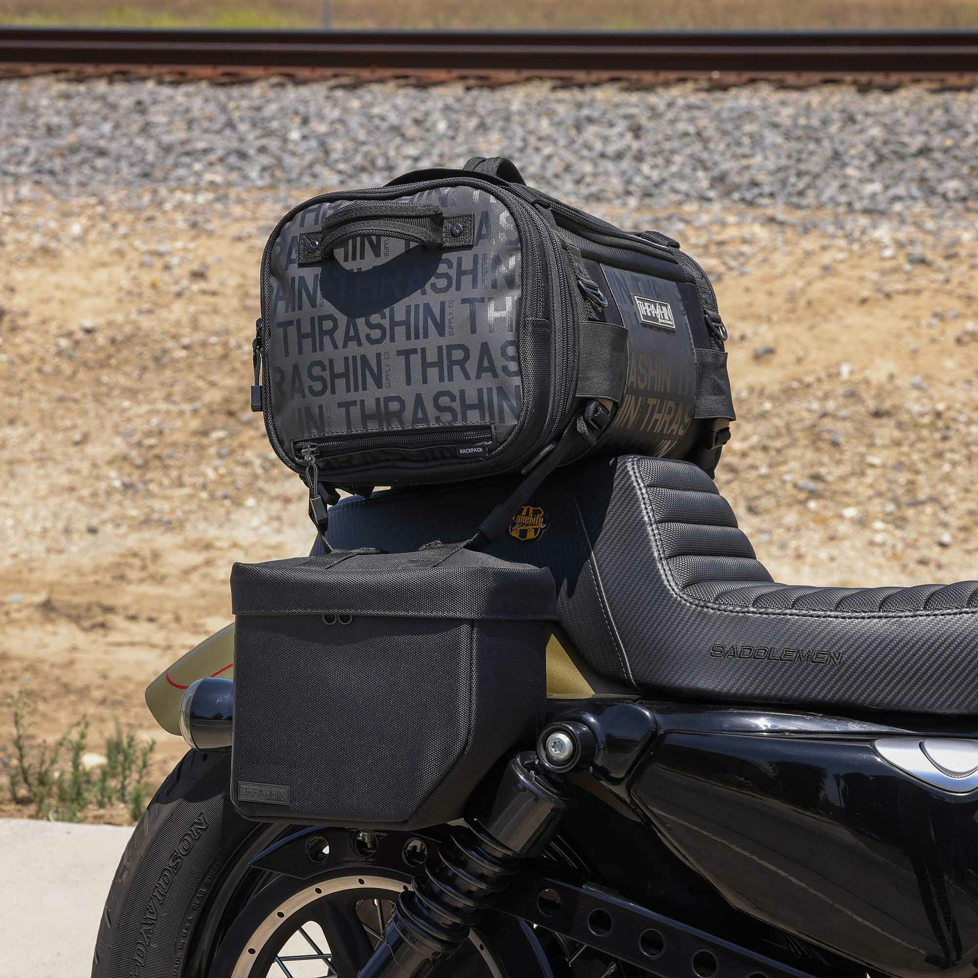 スラッシンサプライ ミニ・エッセンシャル サドルバッグ 8L8