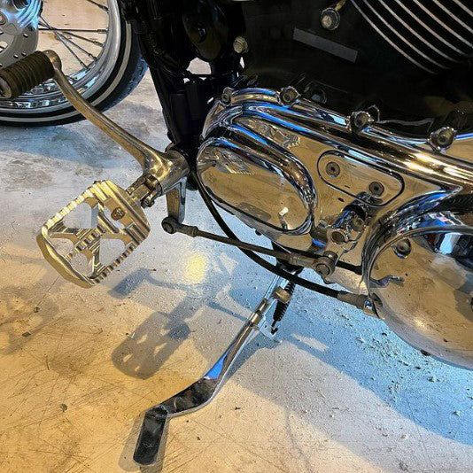 スポーツスター、ダイナ、ソフテイル、ツーリング ベアクロウ フットペグ （シルバー) ジョーカーマシン