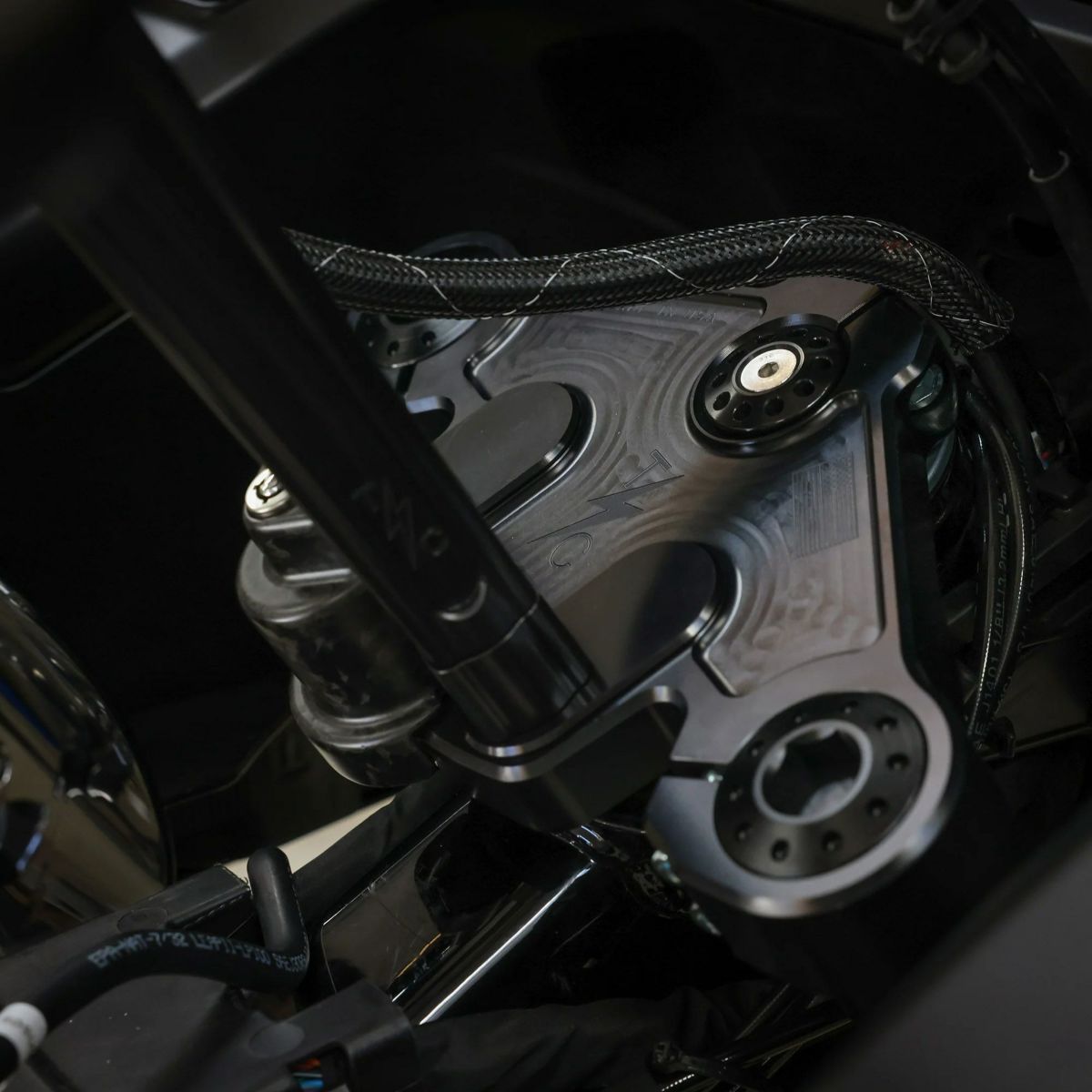 2024以降 ロードグライド トップトリプルツリー (ブラック) スラッシンサプライ12