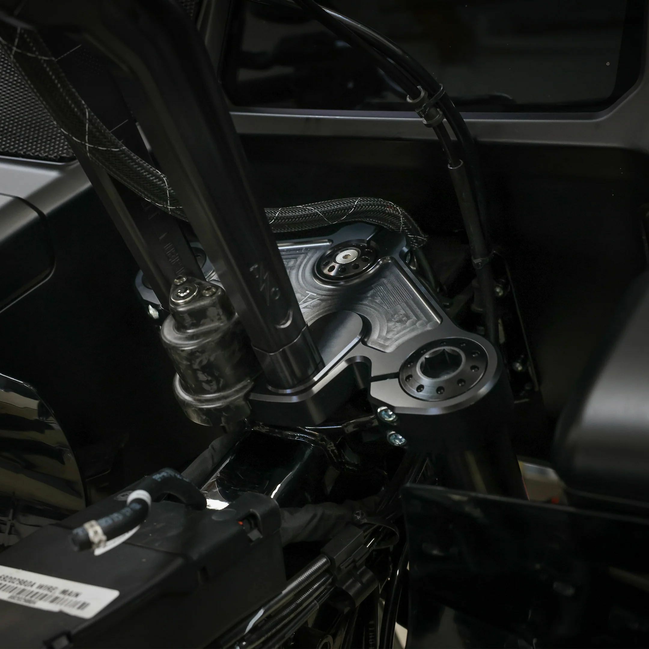 2024以降 ロードグライド トップトリプルツリー (ブラック) スラッシンサプライ14