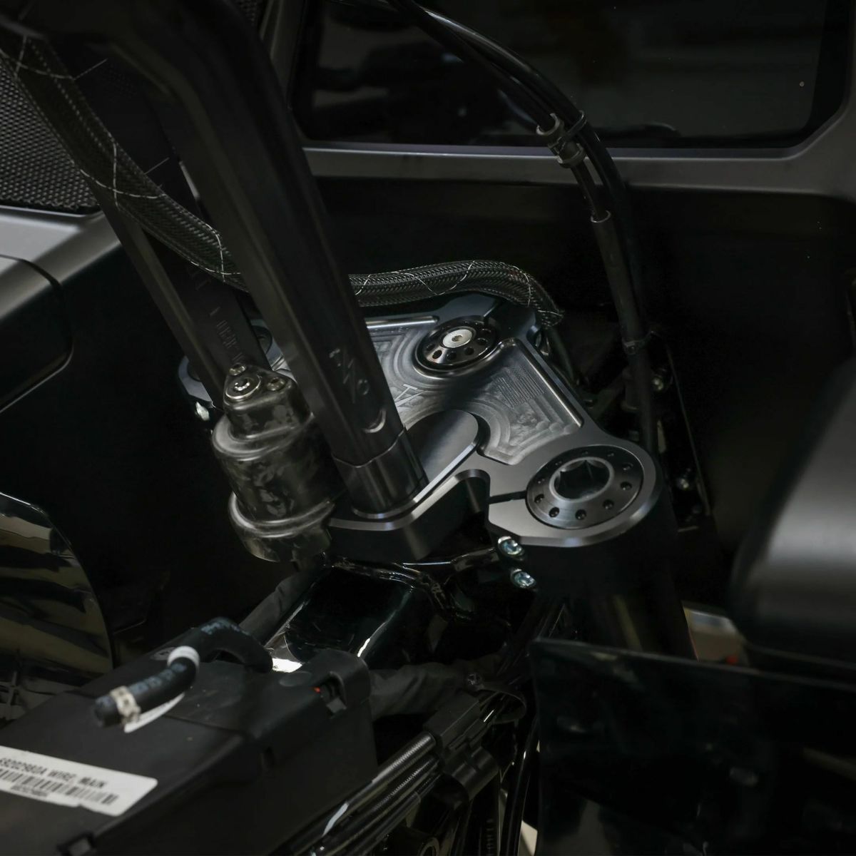 2024以降 ロードグライド トップトリプルツリー (ブラック) スラッシンサプライ14