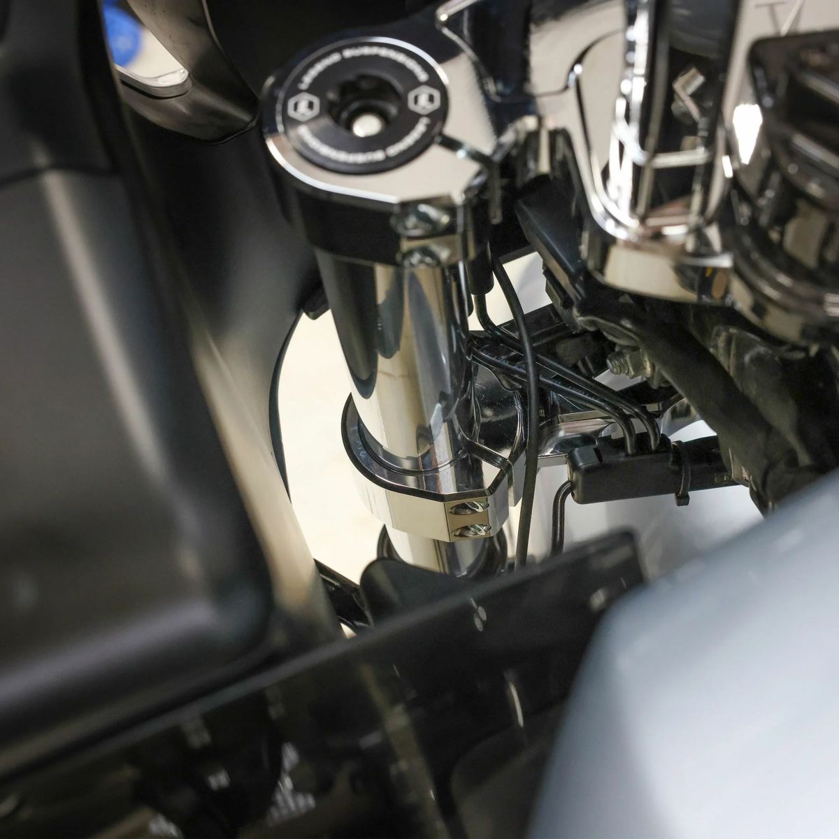 2024以降 ロードグライド ボトムトリプルツリー (クローム) スラッシンサプライ4