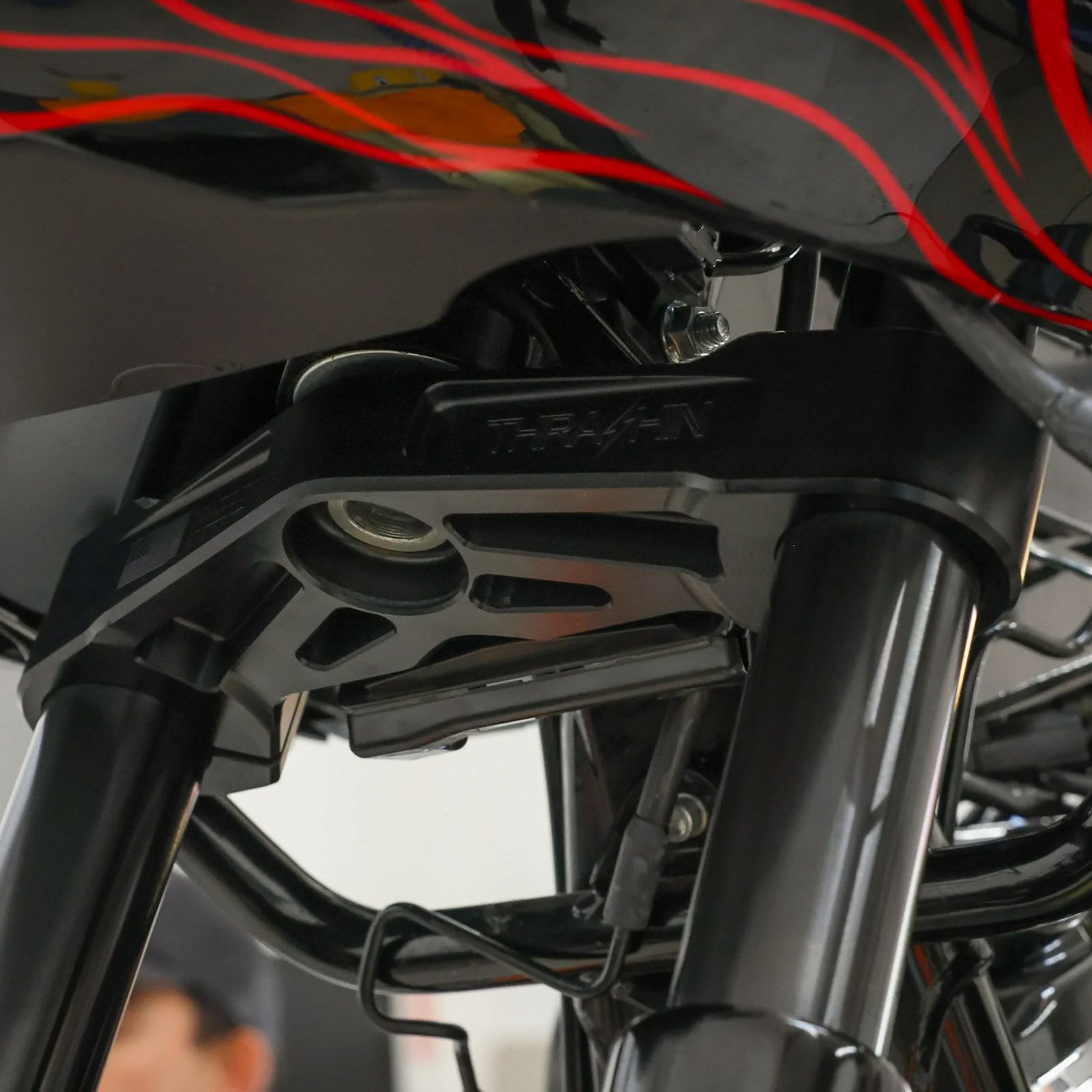 2024以降 ロードグライド ボトムトリプルツリー (ブラック) スラッシンサプライ