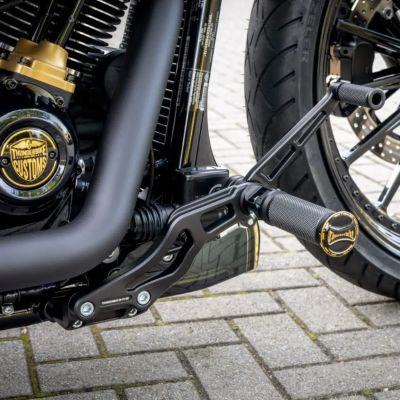 M8 ローライダー/S/ST、ストリートボブ、スタンダード ファントム・フォワードコントロールキット ロング (マットブラック) サンダーバイク