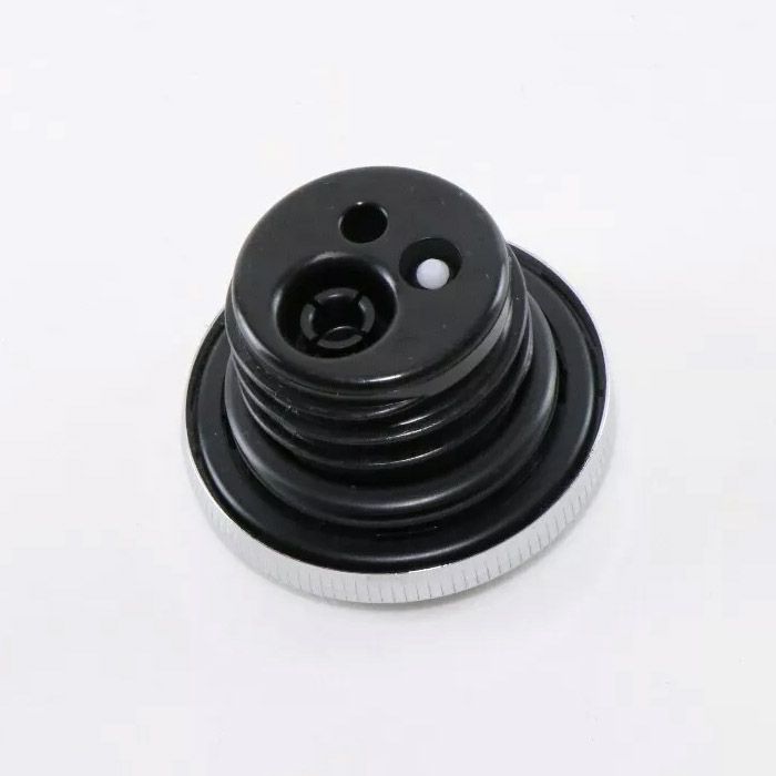 2011～2017 ブレイクアウト、ブラックライン、CVOデラックス ロープロファイル・タンクキャップ (クローム)1