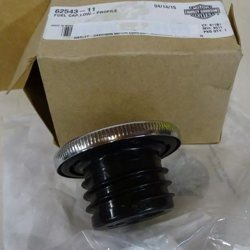 2011～2017 ブレイクアウト、ブラックライン、CVOデラックス ロープロファイル・タンクキャップ (クローム)2