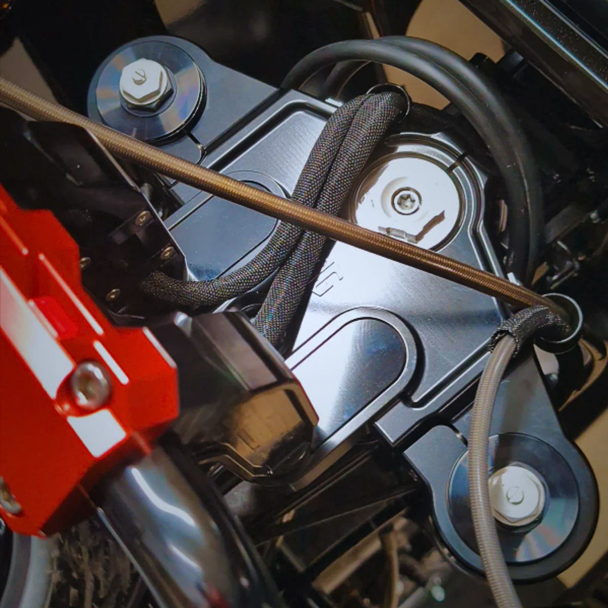 2023以降 CVOロードグライド/ST トップトリプルツリー (クローム) オリジナルガレージモト1