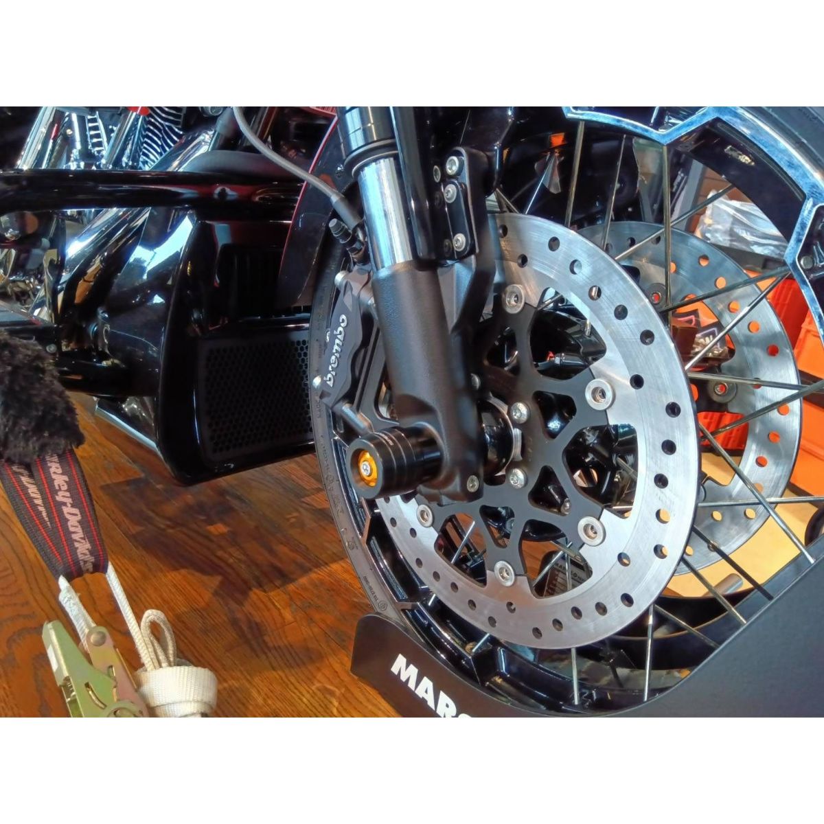 2024以降 ロードグライド、ストリートグライド フロントアクスルスライダー (ゴールド) スピードラ4