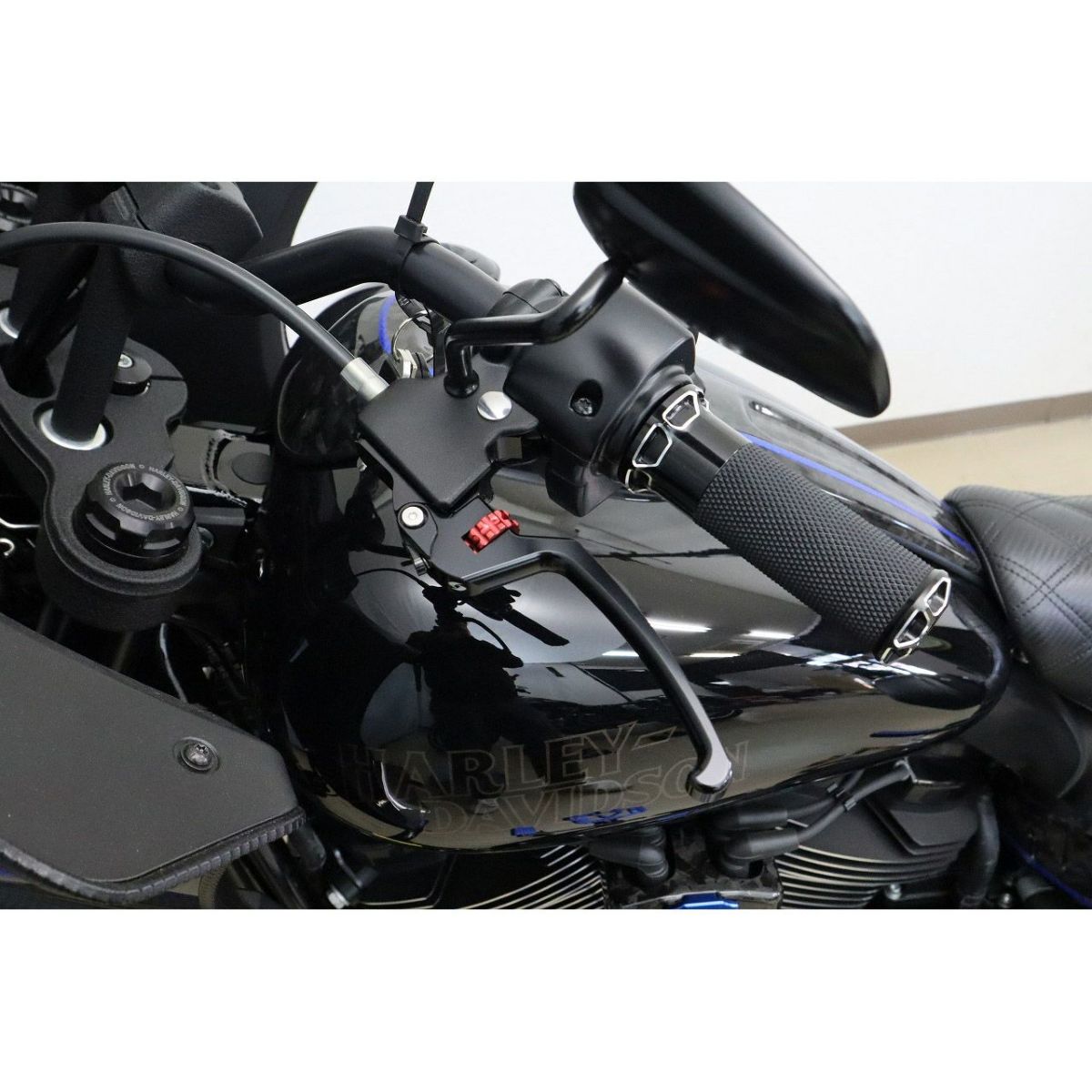 M8ソフテイル アルミ削り出し アジャスタブルレバーセット スタンダードタイプ (ブラック/レッド) スピードラ2