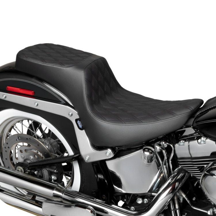  2000～2017 FLソフテイル、2000～2005 FXソフテイル プレデター3 2UPシート (ダブルダイアモンド/ブラック)