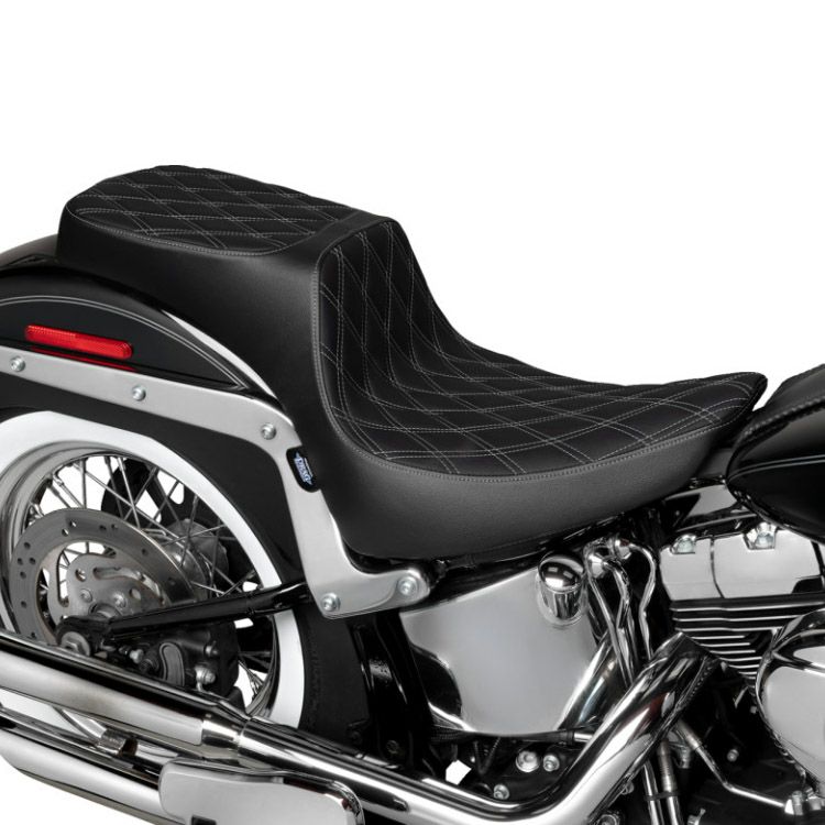 2000～2017 FLソフテイル、2000～2005 FXソフテイル プレデター3 2UPシート (ダブルダイアモンド/シルバー)